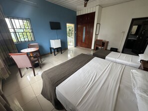 Chambre familiale | 1 chambre, bureau, accès au Wi-Fi (inclus)