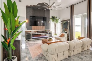 Fernseher, Kamin