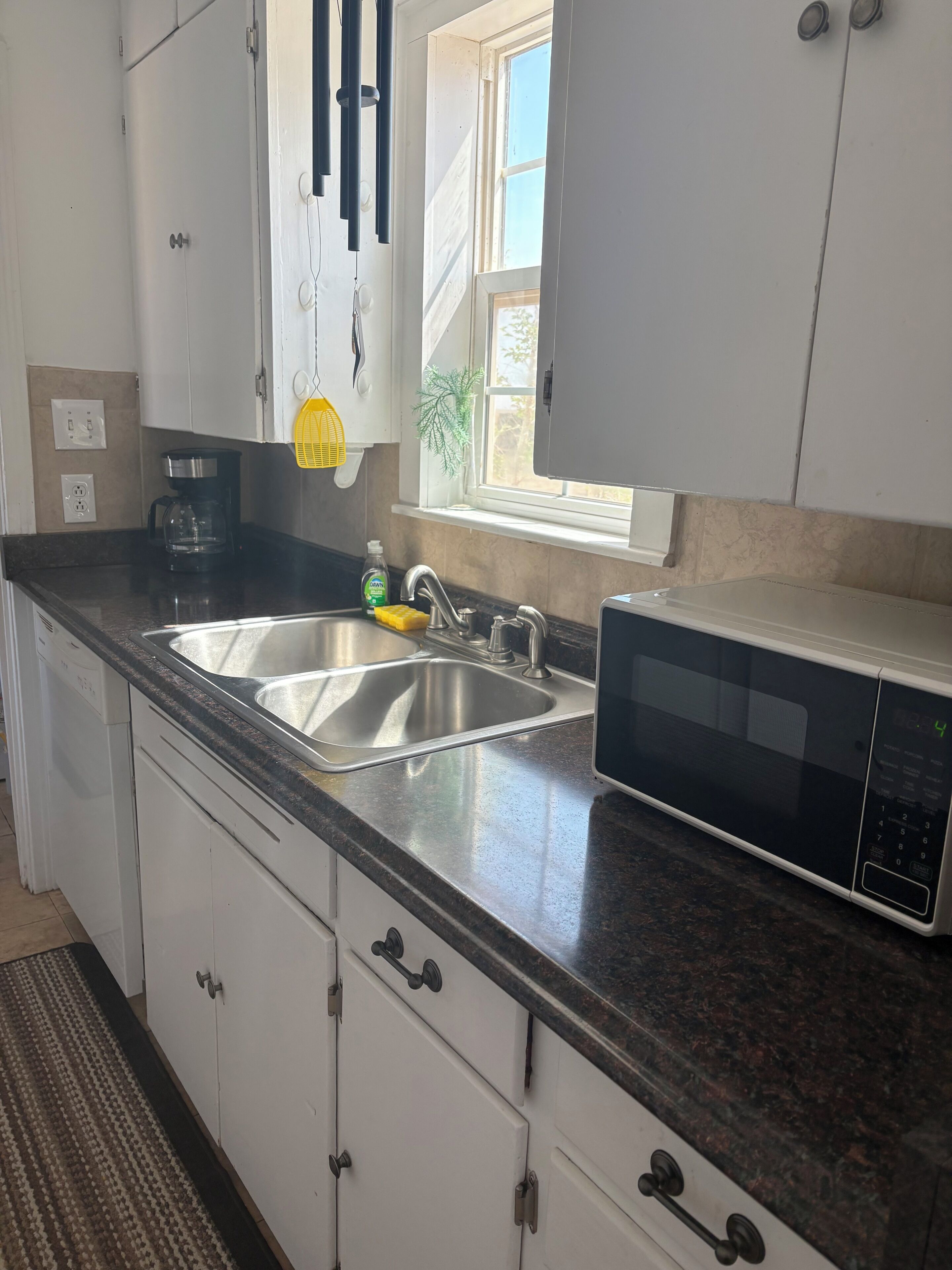 Kjøleskap, mikrobølgeovn, kokeplater og oppvaskmaskin