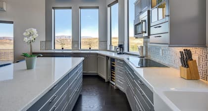 Cliffside Castle - Hillside house with stunning views