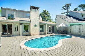 Outdoor pool, sun loungers