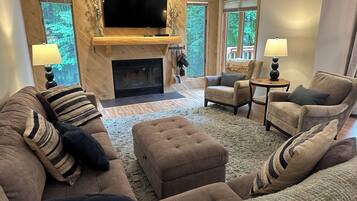 Télévision, cheminée