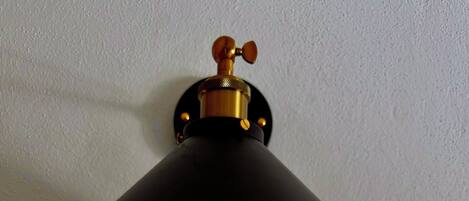 Chuveiro, chuveiro com efeito de chuva, produtos de toalete grátis