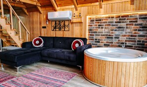 Bungalow luxueux, 1 chambre, vue sur le fleuve | Literie de qualité, minibar, coffre-fort, décor unique