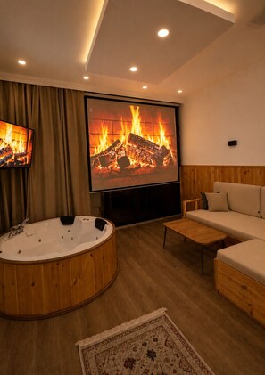 Quarto casal superluxo | Área de estar | TV LED 55 polegadas com canais digitais, Netflix, serviços de streaming