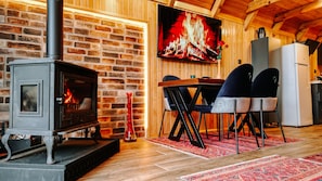 Bungalow Cao cấp, 1 phòng ngủ, quang cảnh sông | Bộ đồ giường cao cấp, minibar, két bảo mật tại phòng 