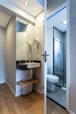 Studio Casal com Varanda | Bathroom - Charlie Pamplona Jardim Paulista (São Paulo)