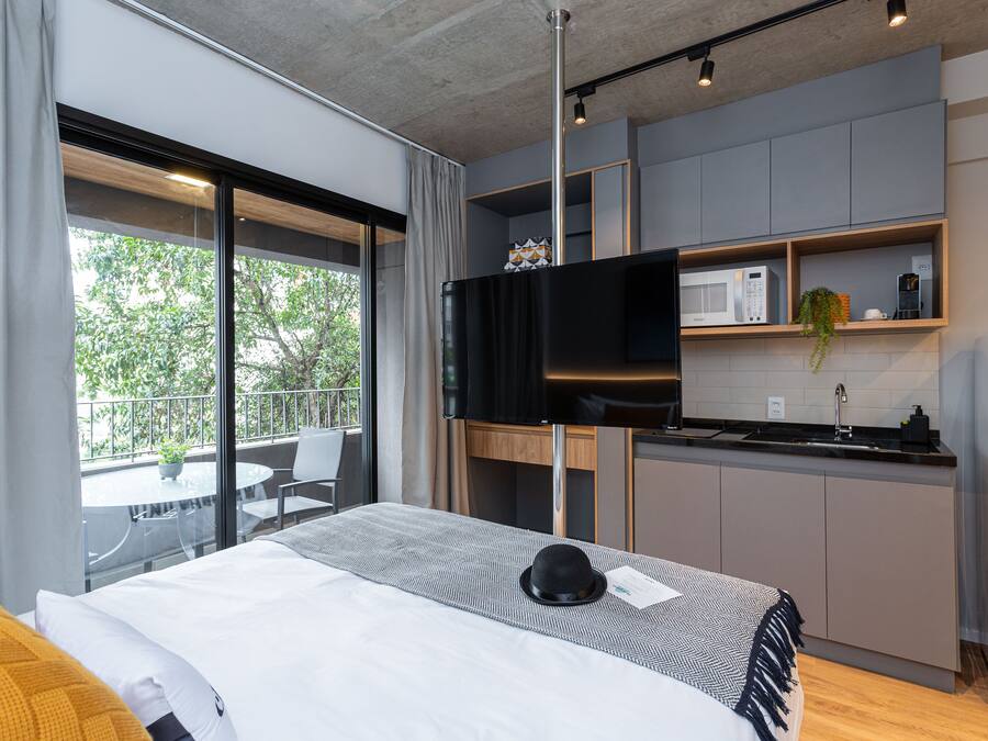 Hypo-allergenic bedding, laptop workspace, free WiFi, bed sheets