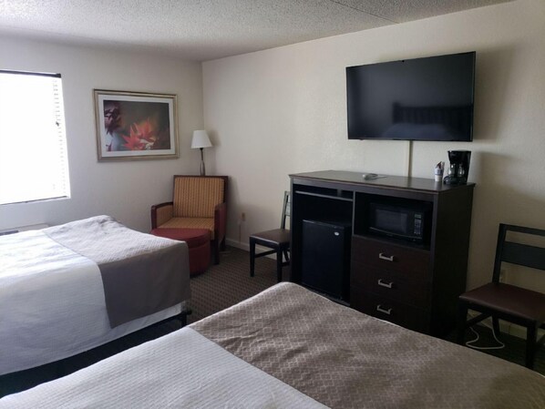 Iron/ironing board, bed sheets