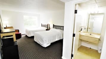 Iron/ironing board, bed sheets