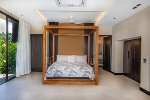 4 chambres, coffres-forts dans les chambres, bureau