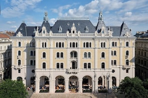 A historic building with a symmetrical facade, multiple windows, and a central entrance with arches. - W Budapest (Budapest)