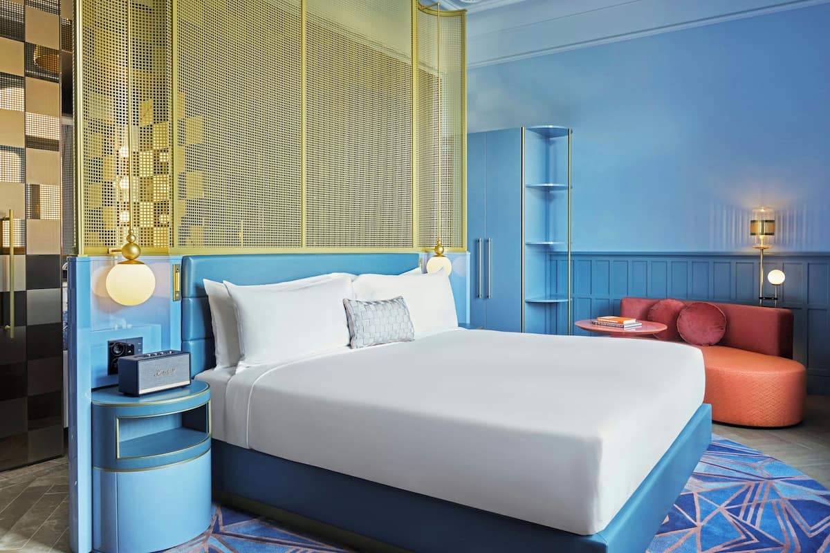 Fabulous Room, Opera House View