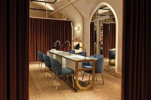 Couples treatment room(s), sauna, hot tub, steam room, body treatments