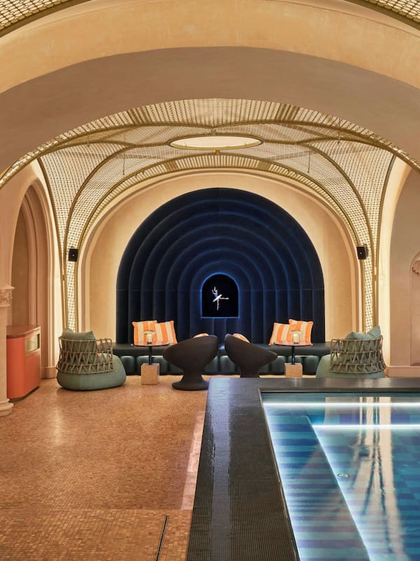 Couples treatment rooms, sauna, hot tub, steam room, body treatments