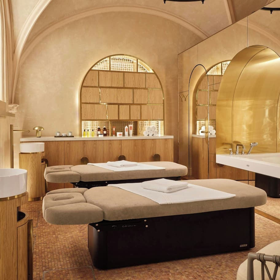 Couples treatment rooms, sauna, hot tub, steam room, body treatments