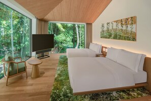 Minibar, in-room safe, desk, blackout drapes - Shisui, A Luxury Collection Hotel, Nara (Nara)