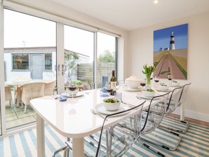 Refrigerador, lavavajillas, tetera/pava eléctrica, tostadora