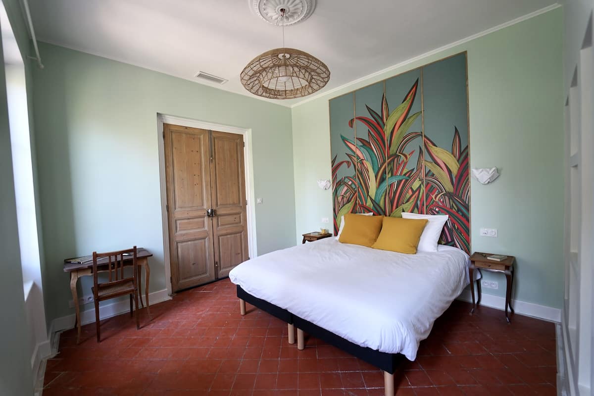 2 bedrooms, premium bedding, individually decorated