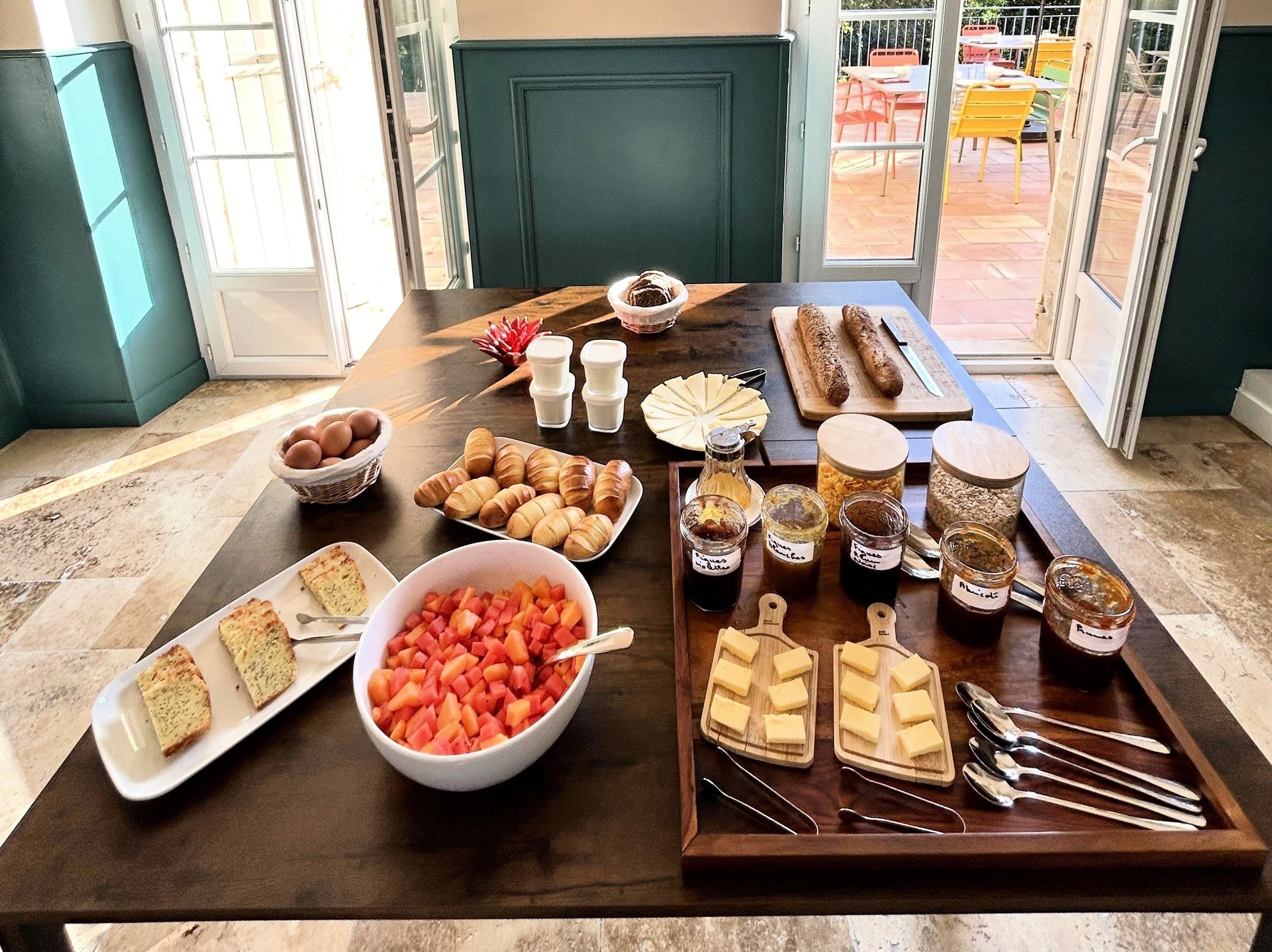 Petit déjeuner composé de spécialités régionales compris tous les jours