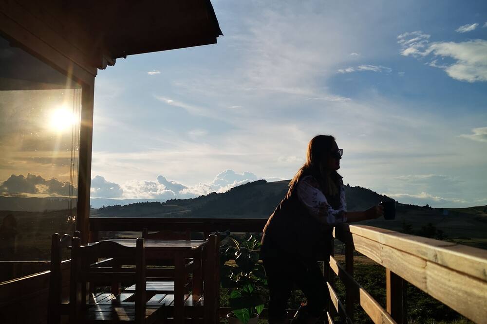 Beautiful cabin overlooking Tota lake, close to many touristic places