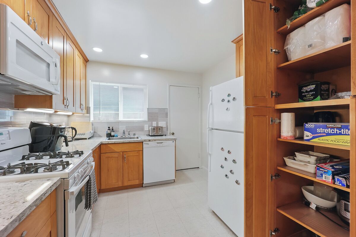 Kühlschrank, Mikrowelle, Ofen, Geschirrspüler