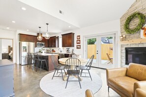 Interior - River Wine Farmhouse (Newberg)