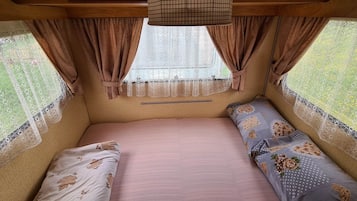 WiFi, bed sheets