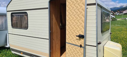 kucica u blizini jezera