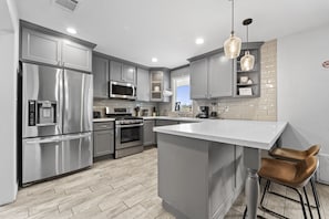 Private kitchen - Casita Oasis near major highways, spa, newly remodeled.  (Palmdale)