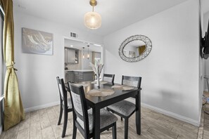 Dining - Casita Oasis near major highways, spa, newly remodeled.  (Palmdale)