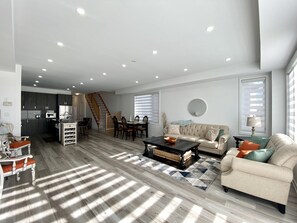 Deluxe Apartment | Living area | 55-inch flat-screen TV with digital channels, TV, Netflix - Luxurious Waterfront Retreat  (Toronto)