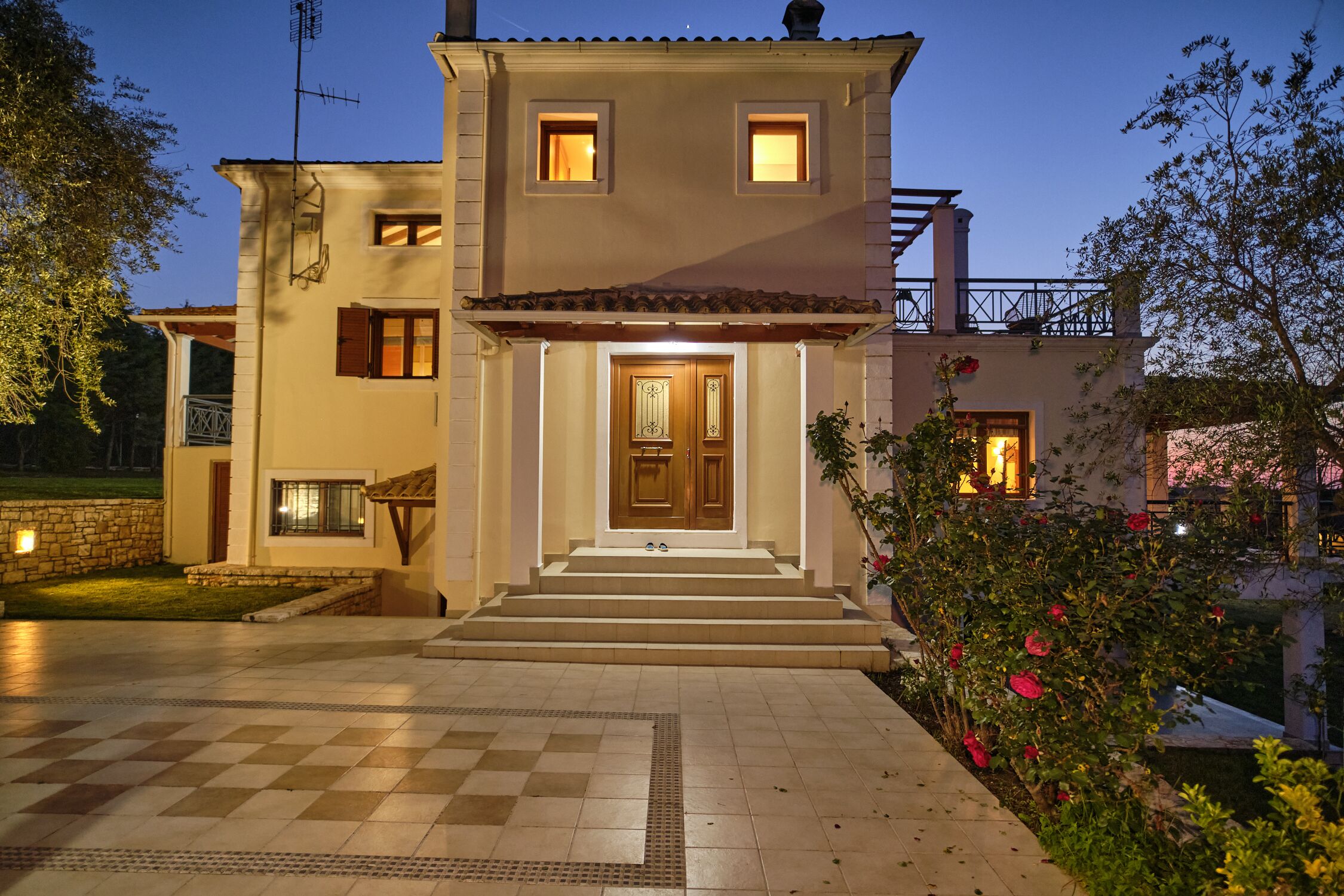 تفاصيل الفندق من الخارج