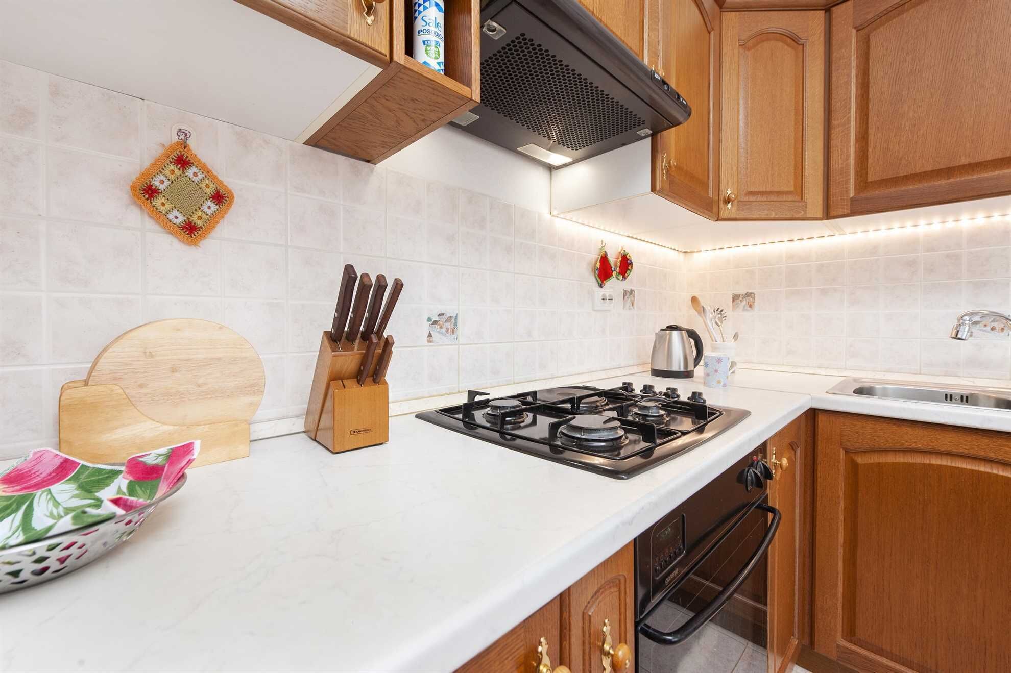 Fridge, oven, dishwasher, coffee/tea maker