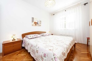 1 chambre, fer et planche à repasser, accès au Wi-Fi (inclus)