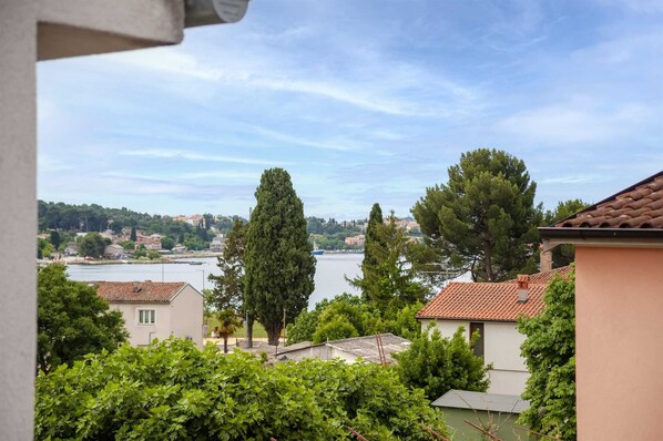 A residential area with houses, a river, and trees.
