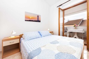 1 bedroom, free WiFi, bed sheets