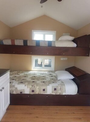 4 bedrooms, free WiFi, bed sheets