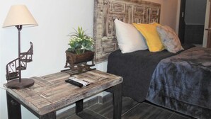 Family House, 4 Bedrooms | 4 bedrooms, laptop workspace, blackout curtains - Casa El Ombligo de La Luna Privada (Guanajuato)