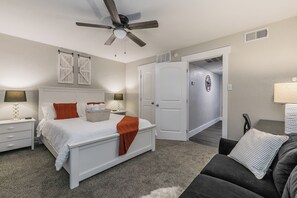 2 bedrooms, in-room safe, desk, iron/ironing board