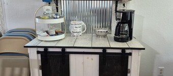  Songbird Haven, 3 min from town, & Pumpkinvine. Full house, 3 bedroom, 2 bath.