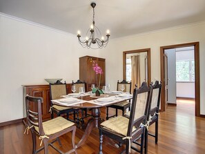Dining - Apartamento Amarelo by Atlantic Holiday (São Vicente)