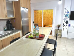 Fridge, microwave, oven, stovetop - Appartement FUN & SUN (San Isidro)