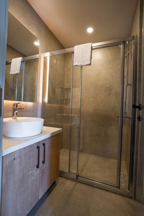 Family Apartment | Bathroom | Shower, free toiletries, slippers, towels - Let'stay Marine Homes (Antalya)