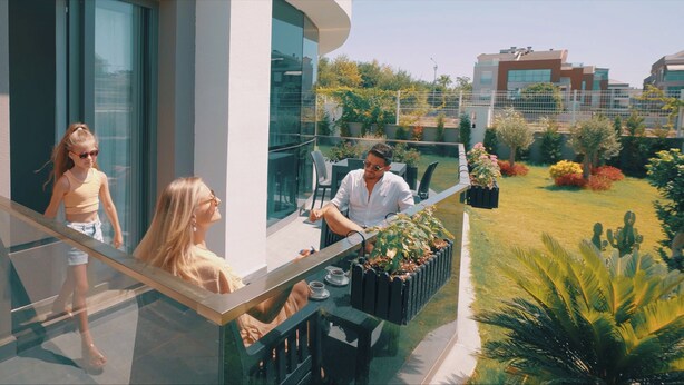 A modern building with a balcony overlooking a well-maintained garden. - Let'stay Marine Homes (Antalya)