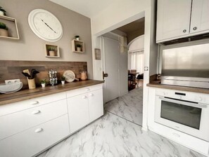 Frigorífic, microones, forn i placa de cuina 