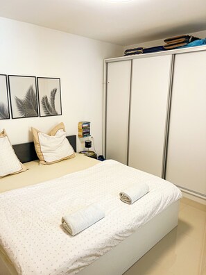 2 Schlafzimmer, Bügeleisen/Bügelbrett, Bettwäsche