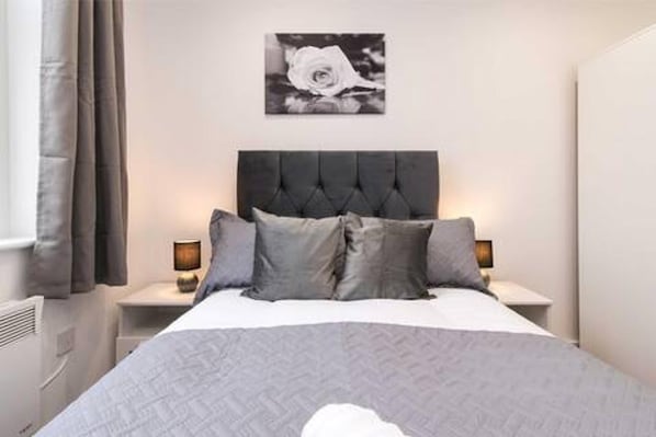 Studio, 1 keskisuuri parisänky | Silitysrauta/-lauta, ilmainen Wi-Fi, vuodevaatteet