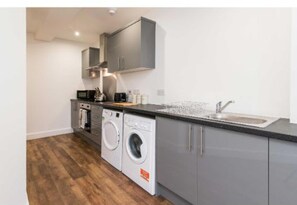 Studio, 1 Queen Bed | Private kitchen | Fridge, microwave, oven, stovetop - Sublime Stays Webberley Studio 9B Double Bed (Stoke-on-Trent)