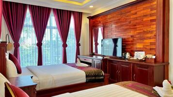 Deluxe Twin Room, 2 Queen Beds | Desk, laptop workspace, blackout drapes, free WiFi